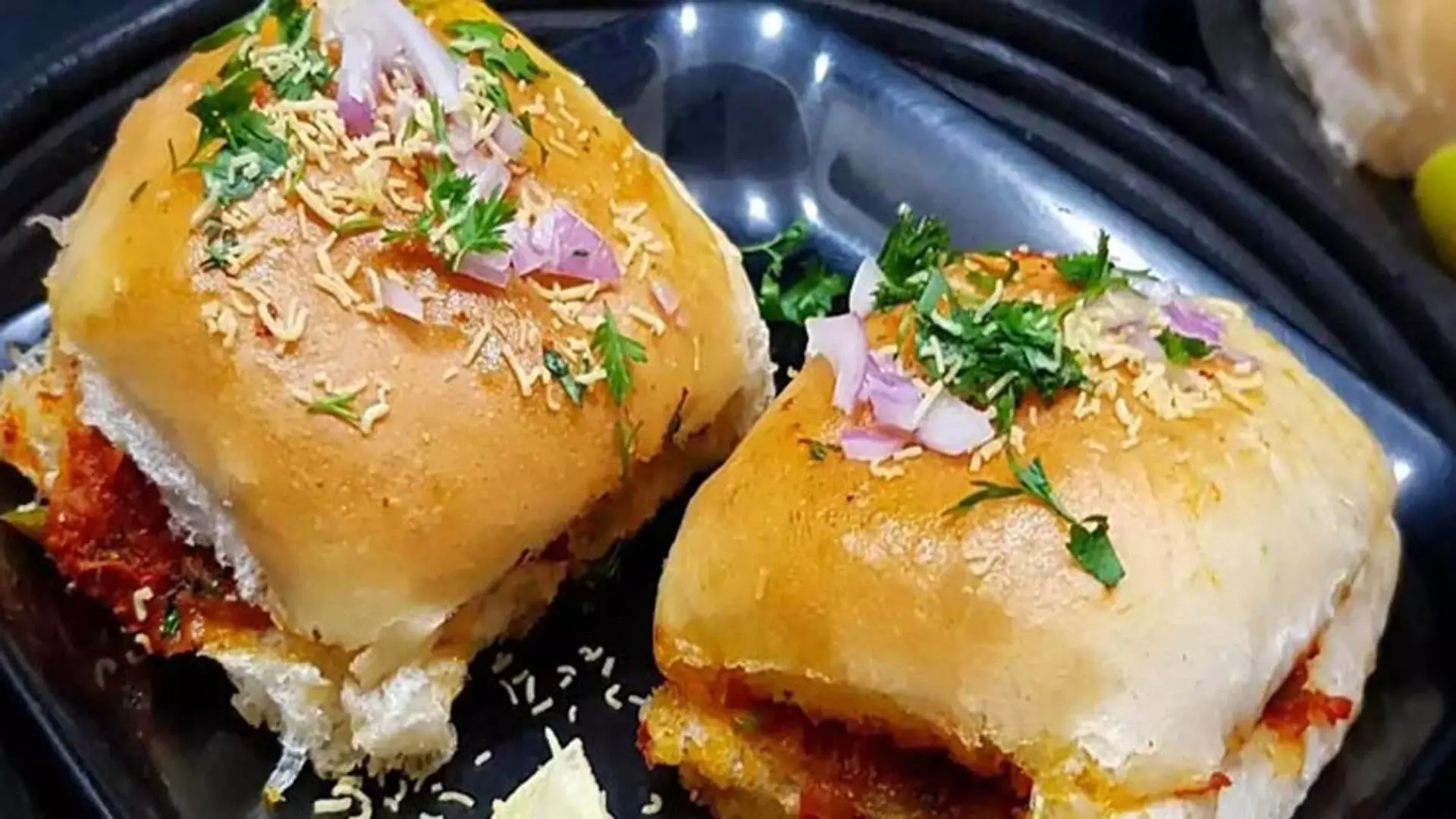 घर पर बनाएं मुंबई स्पेशल मसाला पाव, स्वाद से भरपूर