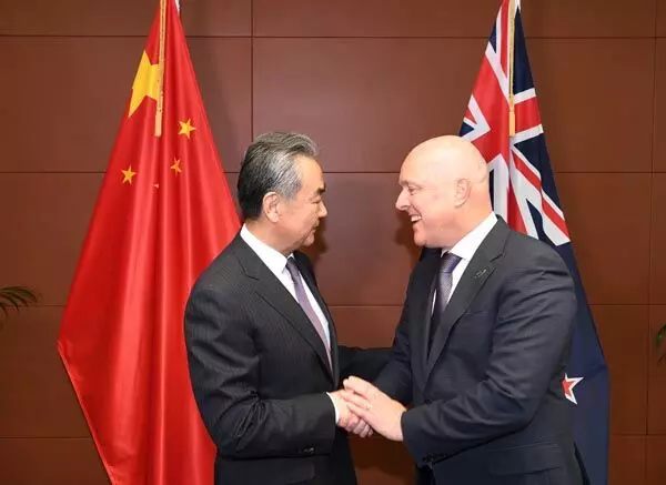 न्यूजीलैंड के प्रधानमंत्री ने चीनी विदेश मंत्री से की भेंट