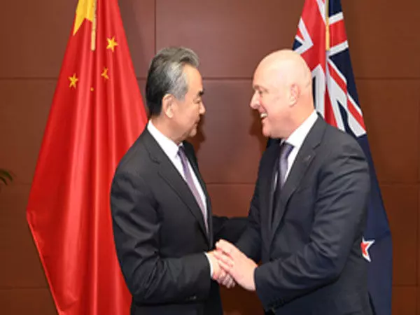 न्यूजीलैंड के प्रधानमंत्री ने चीनी विदेश मंत्री से भेंट की