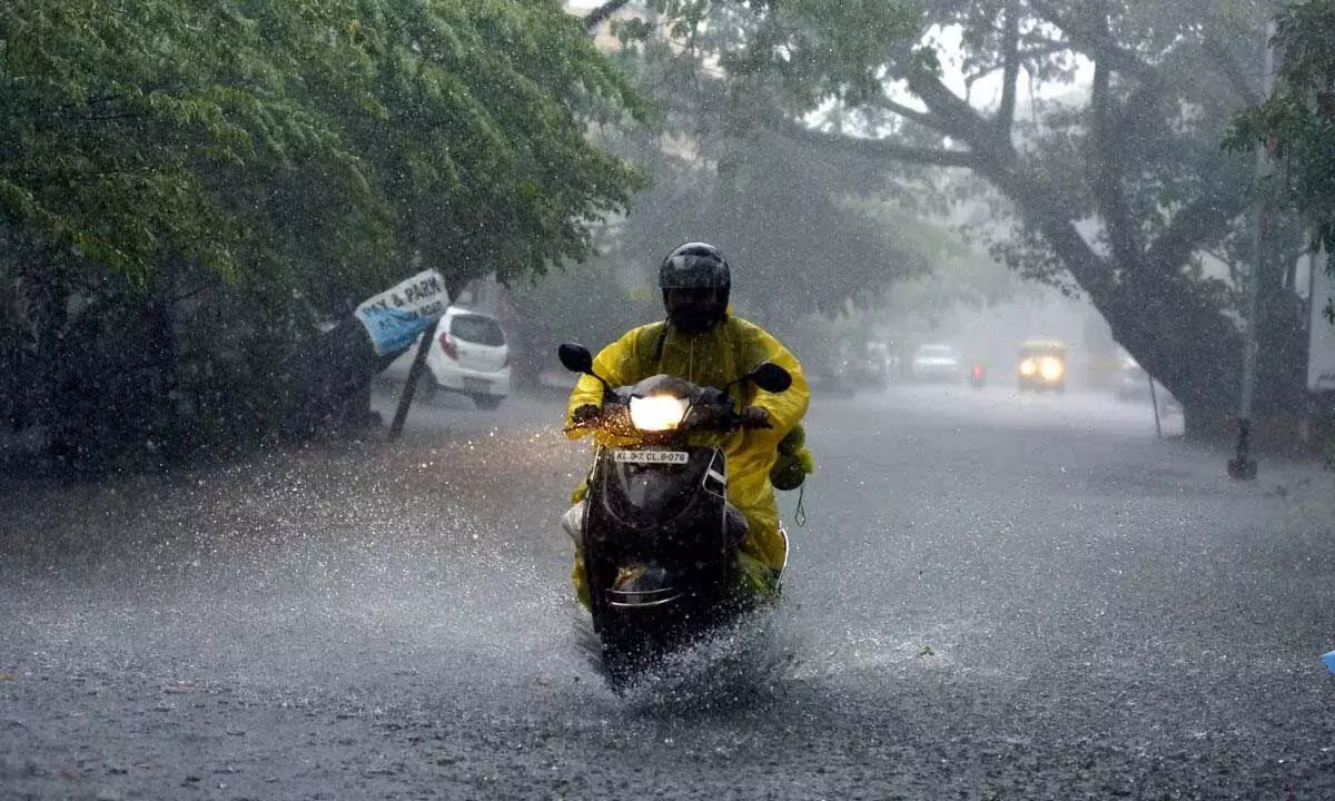 नॉर्वेवेस्टर में पारा गिरा, ओडिशा में 11 जिलों में बारिश का अलर्ट