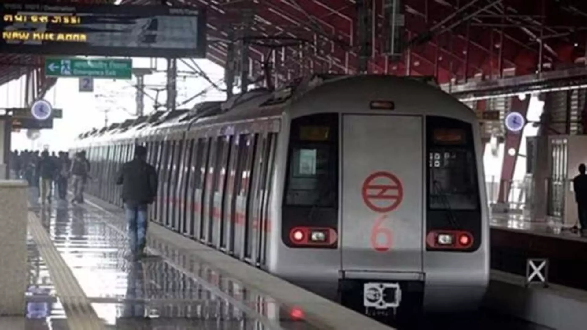 दिल्ली मेट्रो स्टेशन की दीवार ढहने के मामले में केयरटेकर को जांच में शामिल