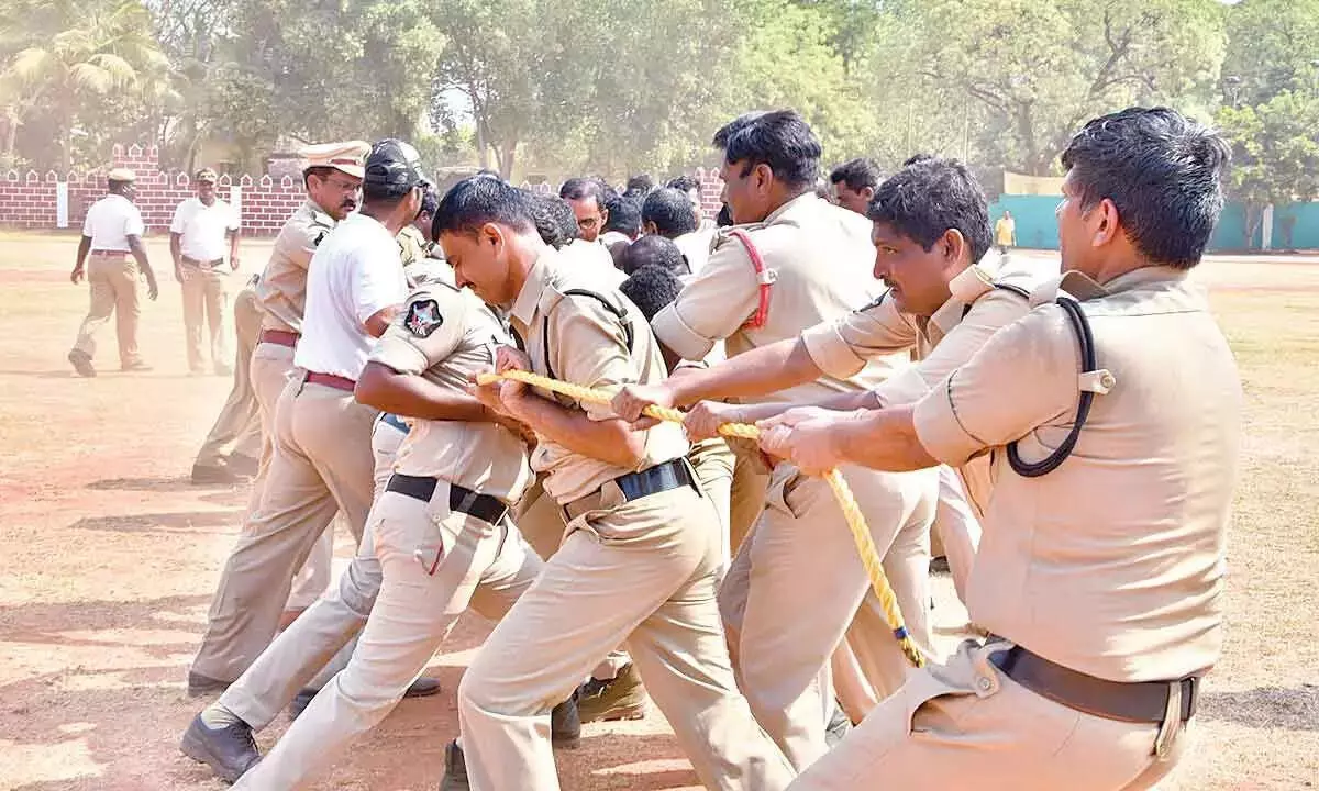दंगा रोधी अभ्यास में सिविल, स्पेशल पार्टी पुलिस ने हिस्सा लिया