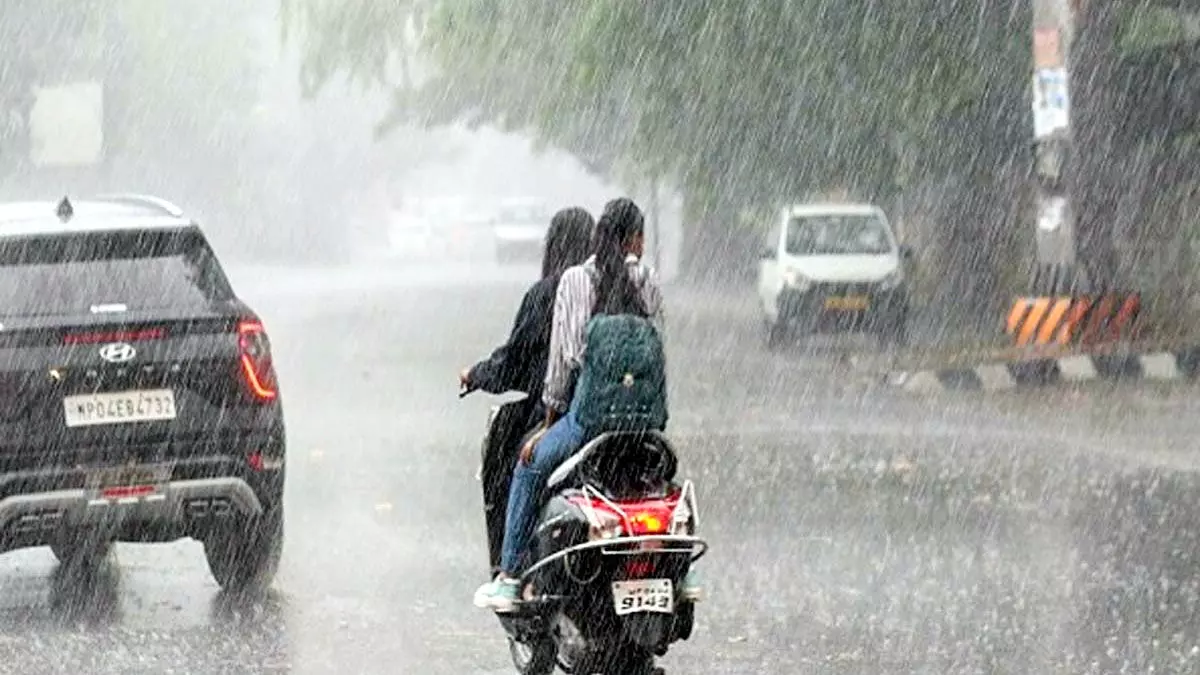 Weather : बिहार के कई इलाकों में बारिश और ओलावृष्टि का अलर्ट