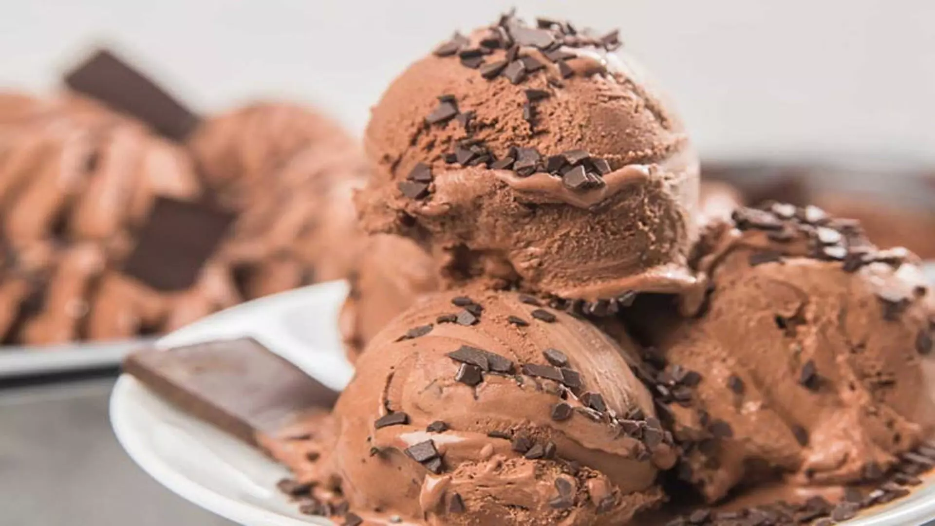 घर पर आसानी से बनाएं चॉकलेट आइसक्रीम