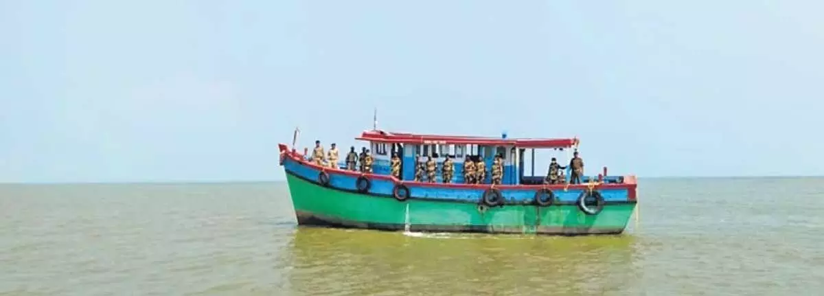 केंद्रपाड़ा: मछुआरों ने कछुआ गश्ती जहाज पर हमला किया