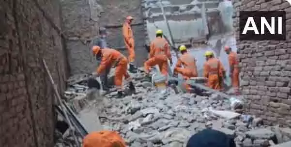 कबीर नगर में बड़ा हादसा, बिल्डिंग गिरने से 2 लोगों की मौत