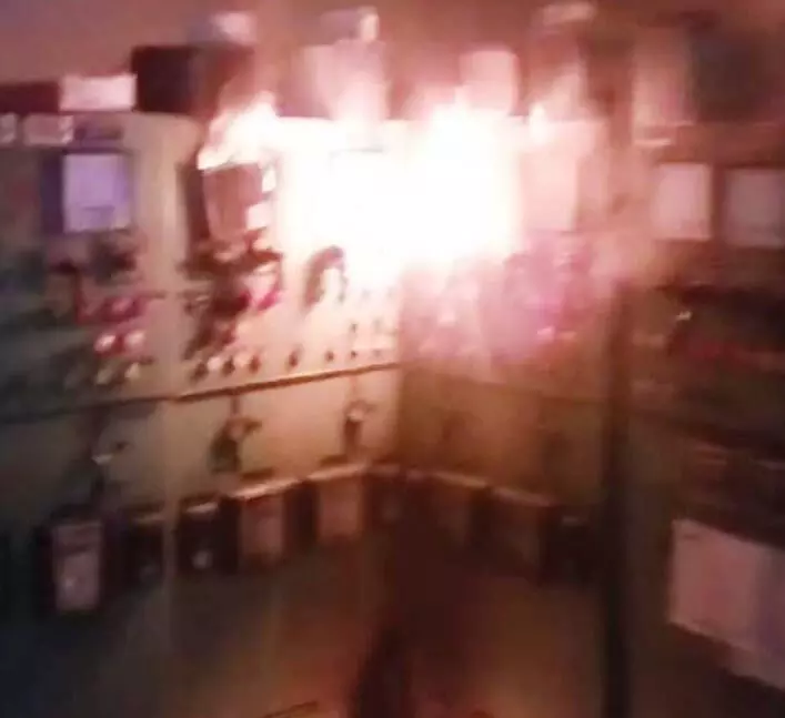 बिजली विभाग के कंट्रोल रूम में गिरी आकाशीय बिजली, लगी आग