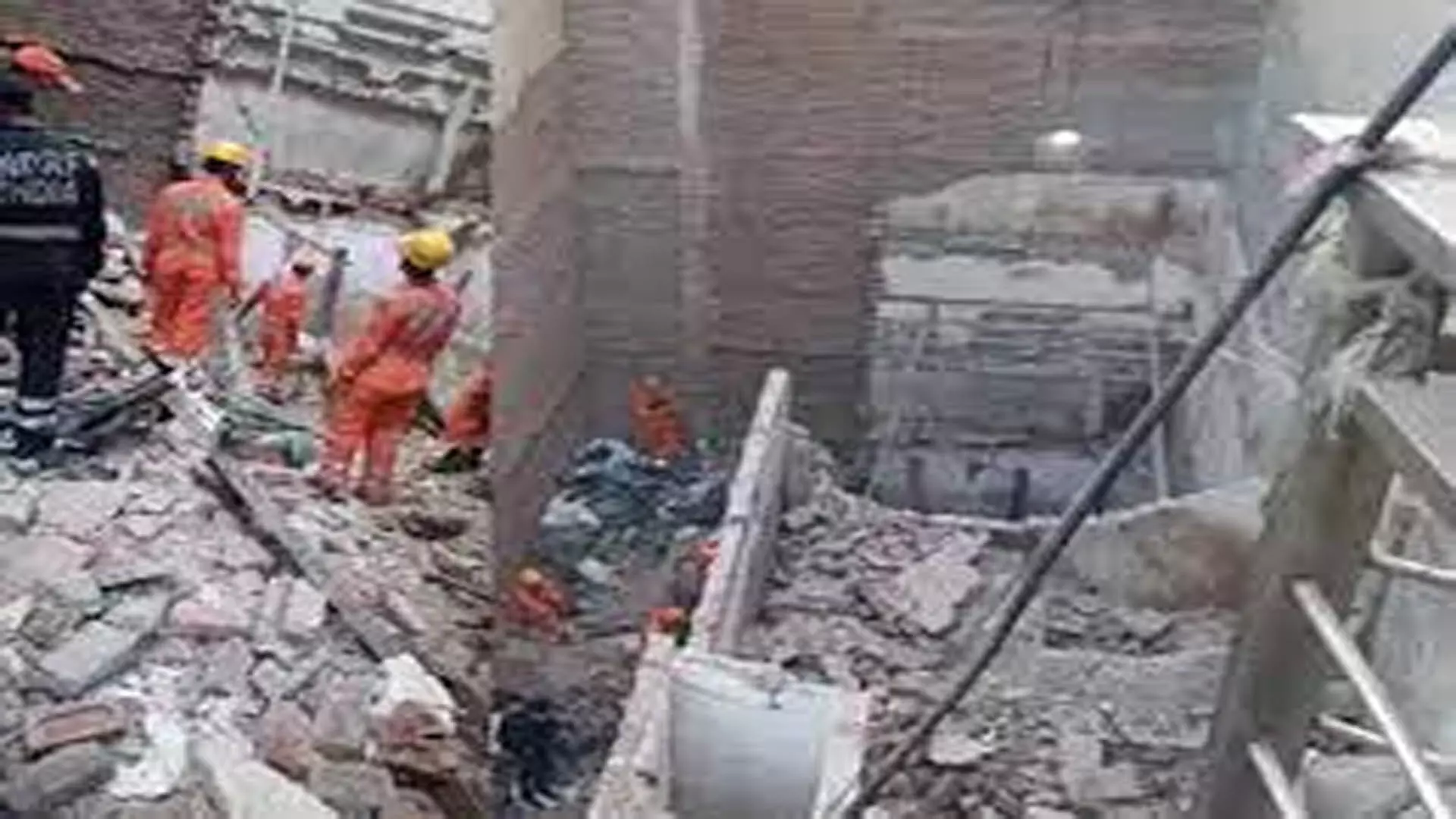 दिल्ली के कबीर नगर में इमारत गिरने से दो की मौत