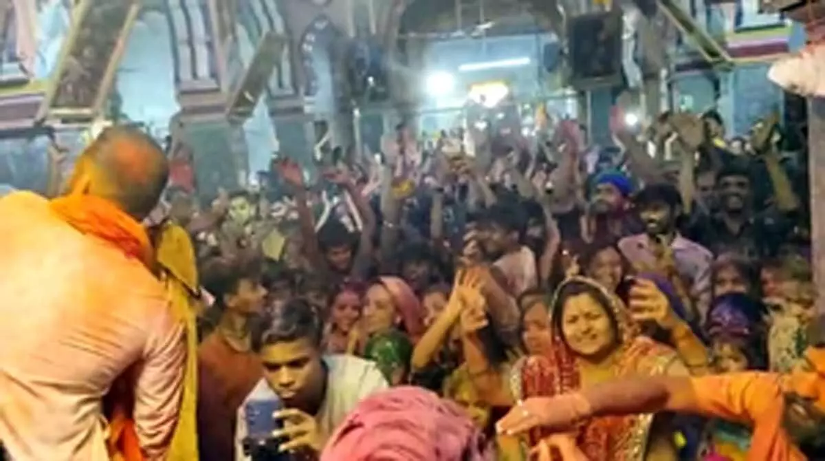 उज्जैन में होली का उत्साह: श्रीनाथ मंदिर में खेली गई रंग भरी होली