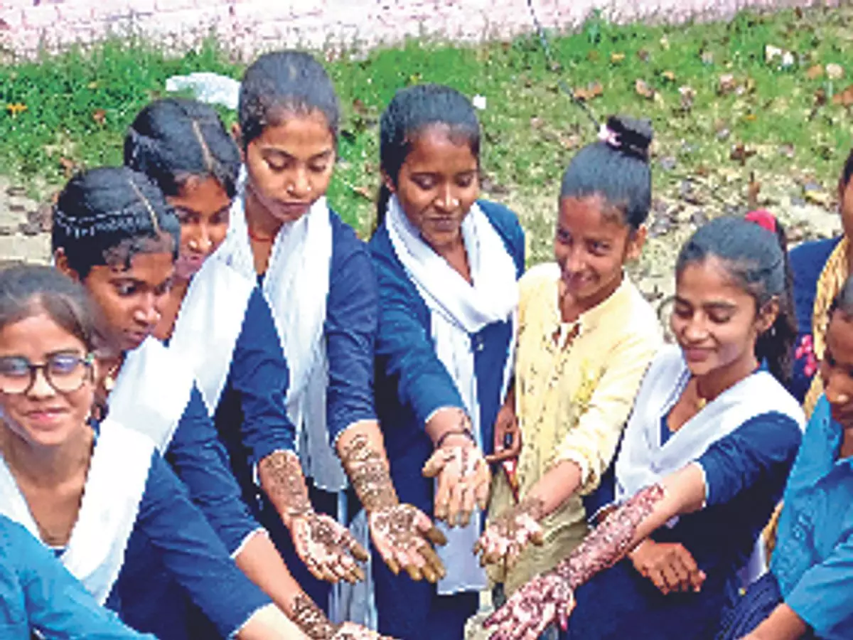 बिहार दिवस के अवसर पर क्विज एवं मेंहदी प्रतियोगिता का आयोजन