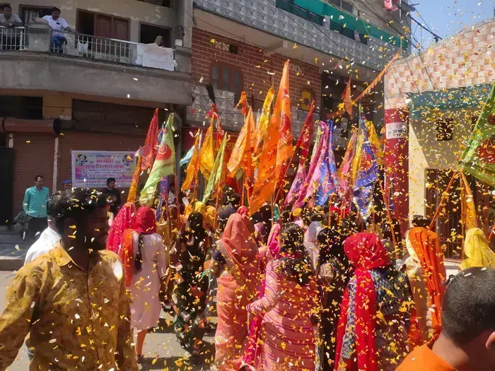 खाटू श्याम धाम मंदिर फाग उत्सव का दूसरा दिन: इंदौर में निशान यात्रा शुरू