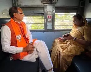 शिवराज सिंह चौहान ने ट्रेन में की यात्रा, कार्यकर्ताओं से संवाद भी किया, VIDEO