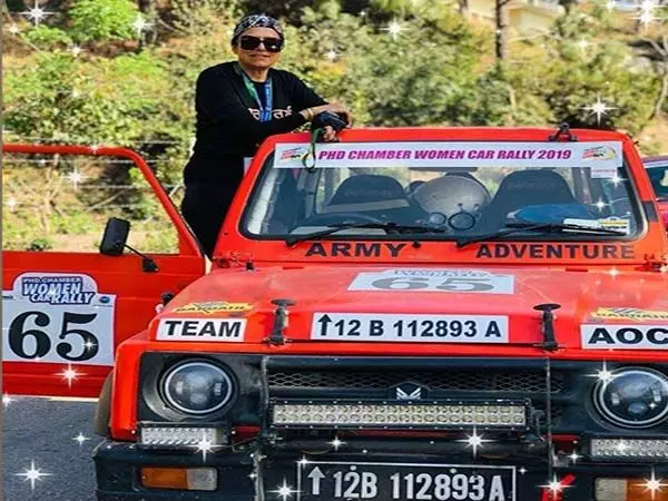 पर्पल फायर महिला कार रैली स्तन कैंसर जागरूकता और मतदाता सशक्तिकरण को बढ़ावा दी