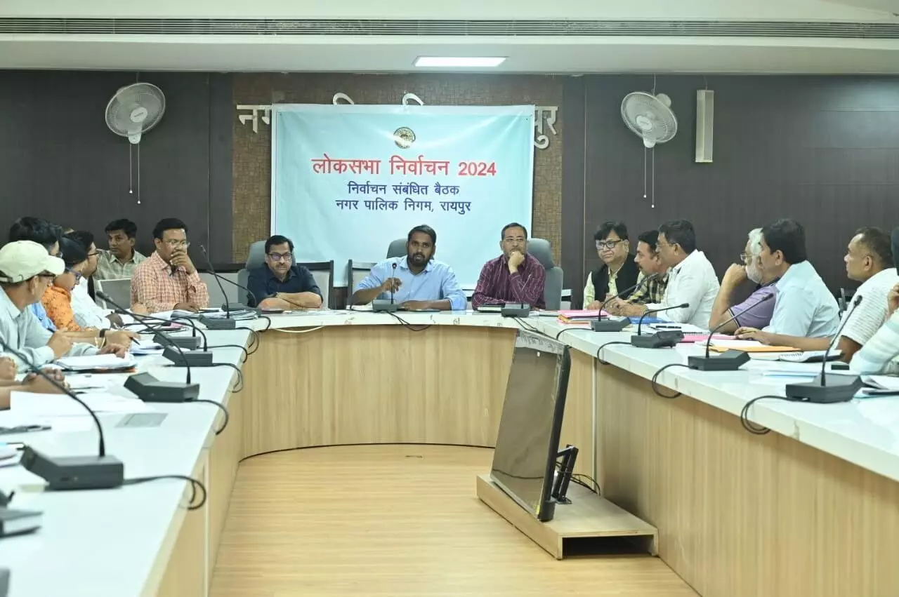 नगर निगम आयुक्त अबिनाश मिश्रा ने निर्वाचन संबंधी तैयारियों की समीक्षा