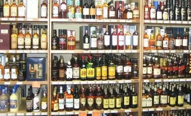 राज्य की शराब दुकानों की नीलामी स्थगित कर दी गई, चुनाव आयोग से नहीं मिली अनुमति