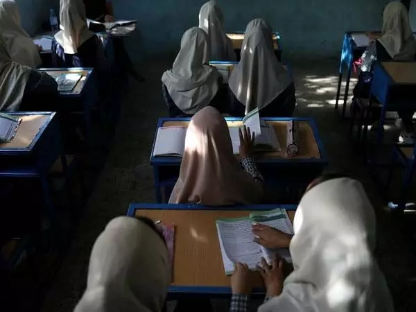 एमनेस्टी इंटरनेशनल ने तालिबान से कहा- बहाने बंद करो, लड़कियों के स्कूल खोलो
