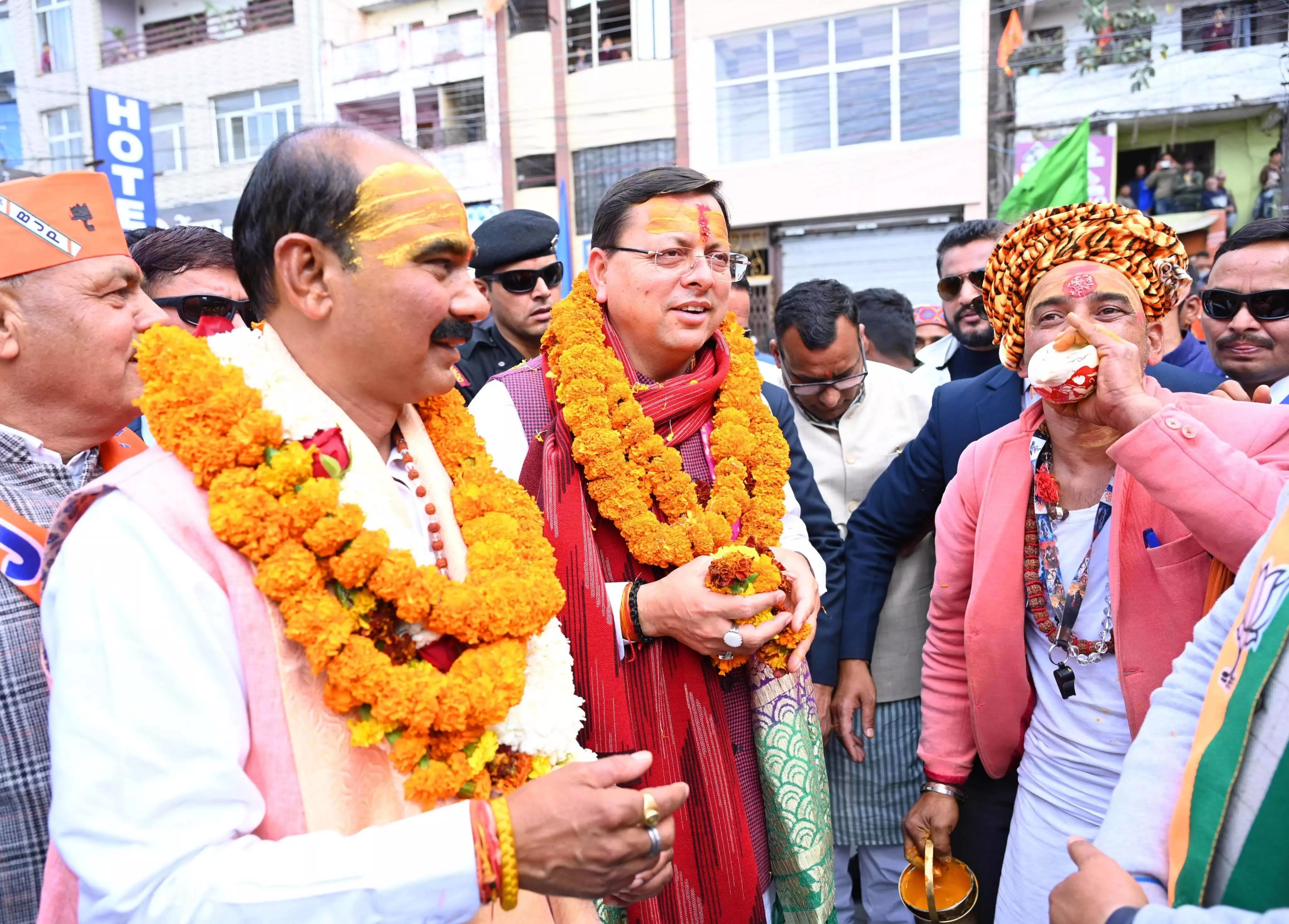 Uttarakhand: अल्मोड़ा से भाजपा प्रत्याशी अजय टम्टा ने भरा नामांकन, मुख्यमंत्री धामी ने दी शुभकामनाएं