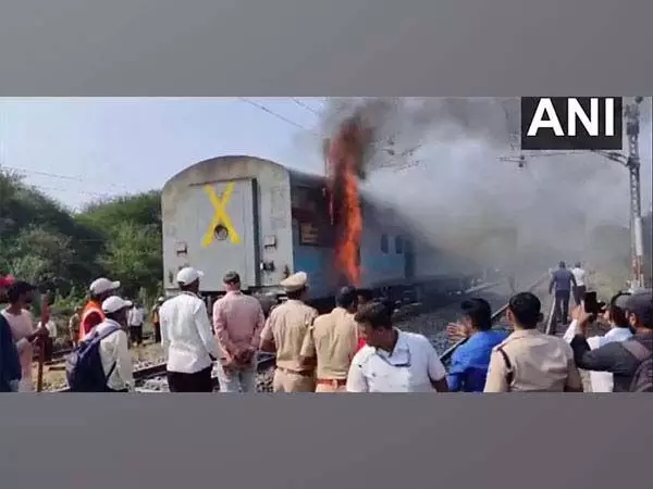 नासिक रोड रेलवे स्टेशन के पास गोदान एक्सप्रेस में लगी आग