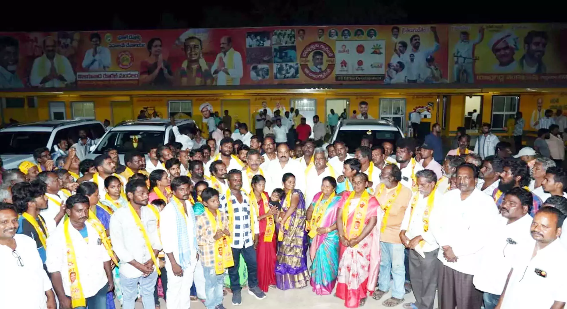 गन्नावरम में वाईएसआरसीपी नेता टीडीपी में शामिल हुए