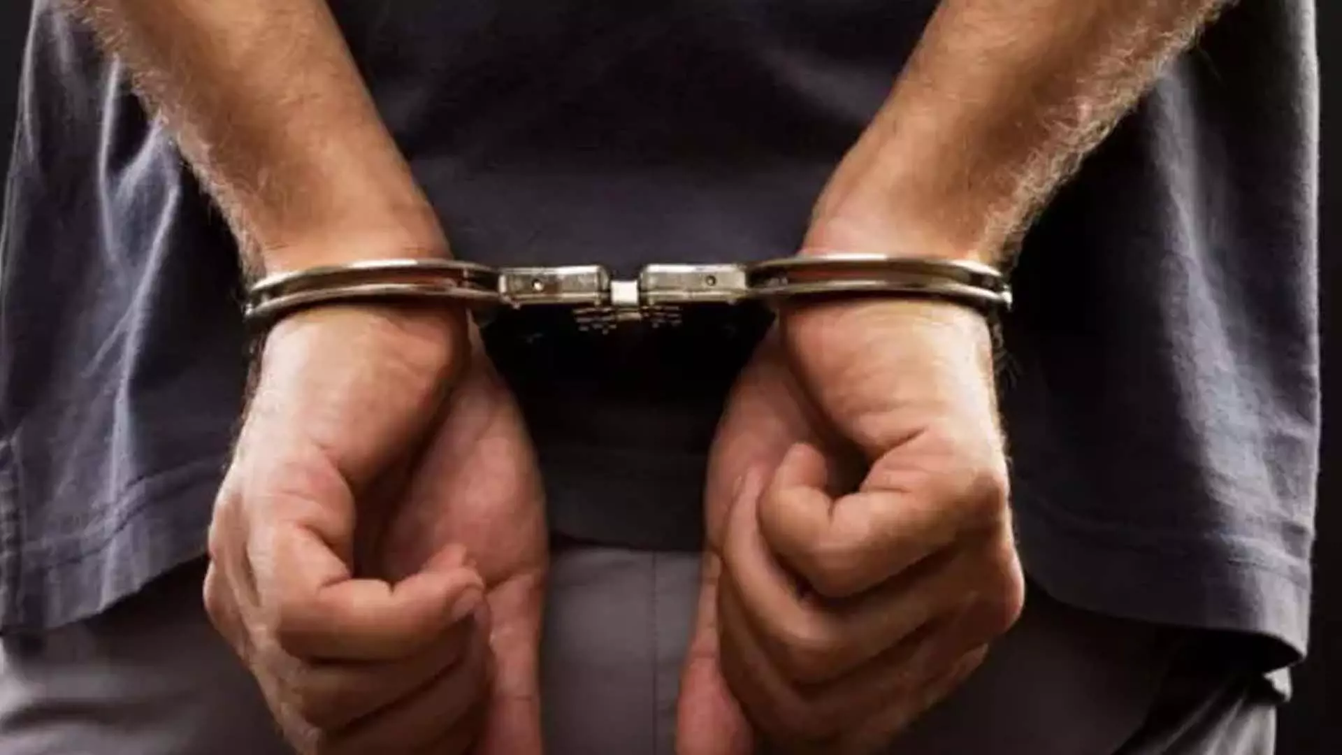 कुलगाम में अवैध खनन: एक गिरफ्तार, वाहन जब्त