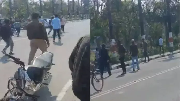अलीगढ़ मुस्लिम विश्वविद्यालय में होली खेलने को लेकर छात्रों पर हमला, मचा हड़कप