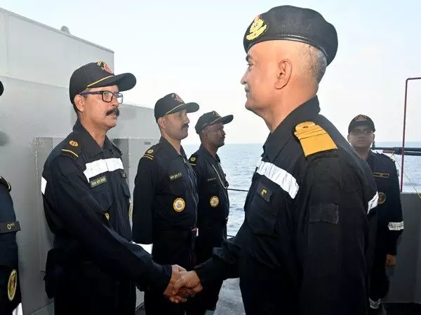नौसेना प्रमुख पूर्वी नौसेना कमान के तीन दिवसीय दौरे पर रवाना हुए
