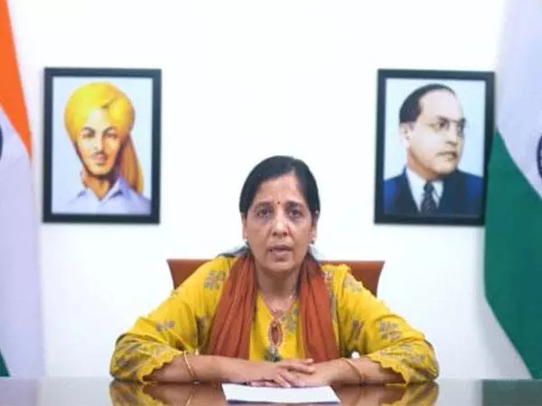 सुनीता केजरीवाल ने ईडी की हिरासत में रखे गए दिल्ली के सीएम अरविंद केजरीवाल का संदेश पढ़ा