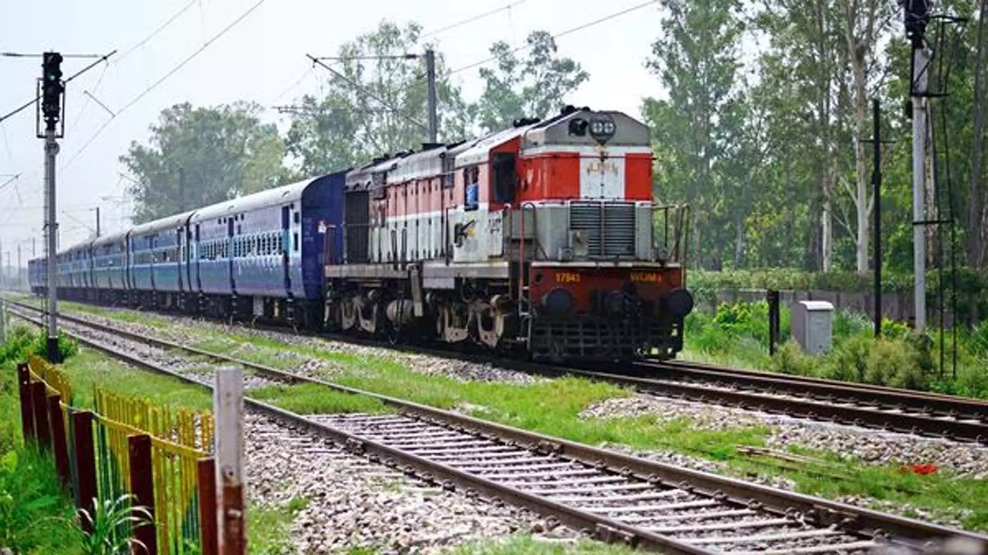 हैदराबाद लोकल ट्रेन के यात्री ऑनलाइन टिकटिंग सिस्टम को लेकर शिकायत
