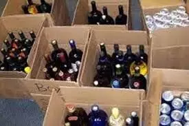 उत्पाद विभाग की टीम ने छापेमारी कर भारी मात्रा में मिलावटी शराब बरामद किया