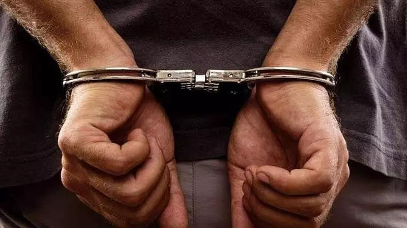 पुलिसकर्मी का बेटा स्थानीय होटल में वेश्यावृत्ति रैकेट चलाने के आरोप में गिरफ्तार