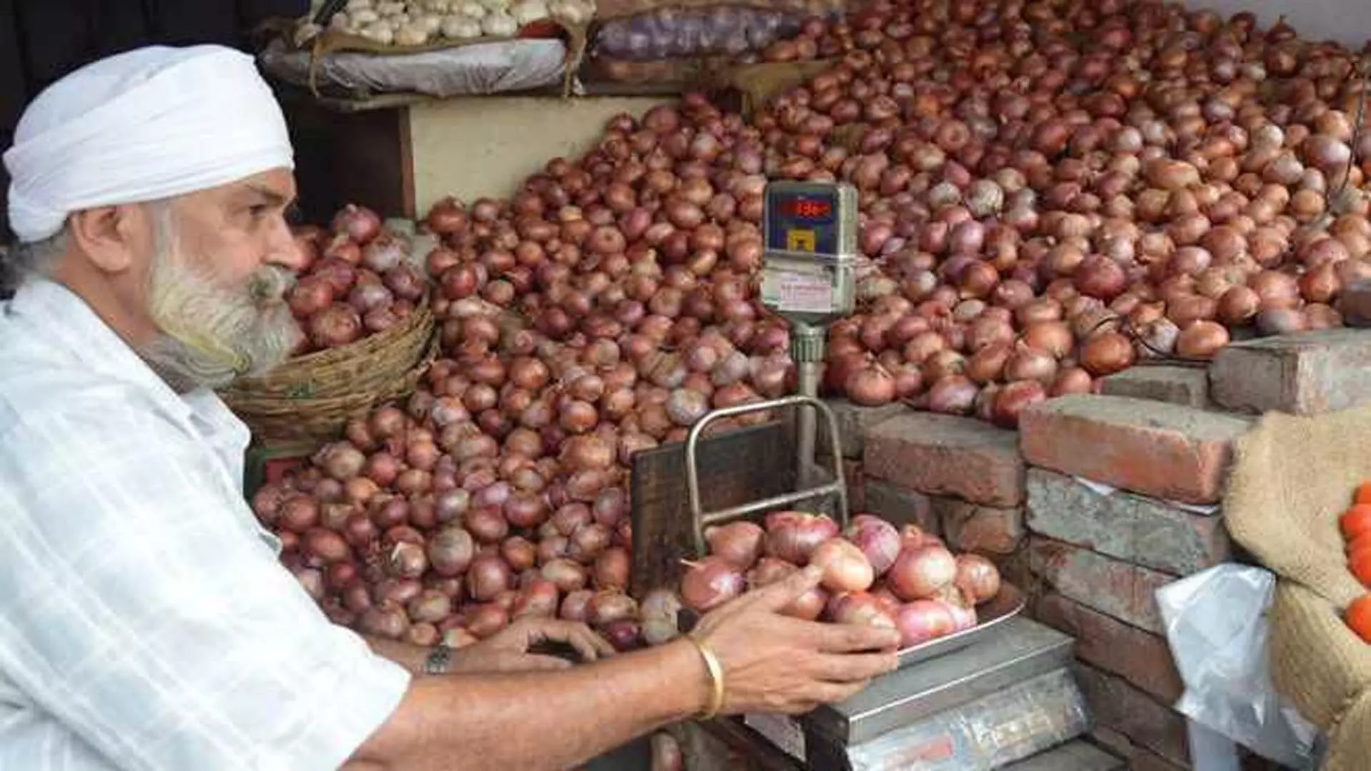 केंद्र सरकार ने प्याज निर्यात पर प्रतिबंध अगले आदेश तक बढ़ाया