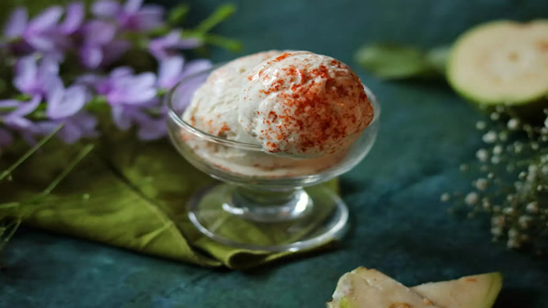 इस मसालेदार अमरूद आइसक्रीम के साथ अपनी गर्मी का आनंद उठाएं