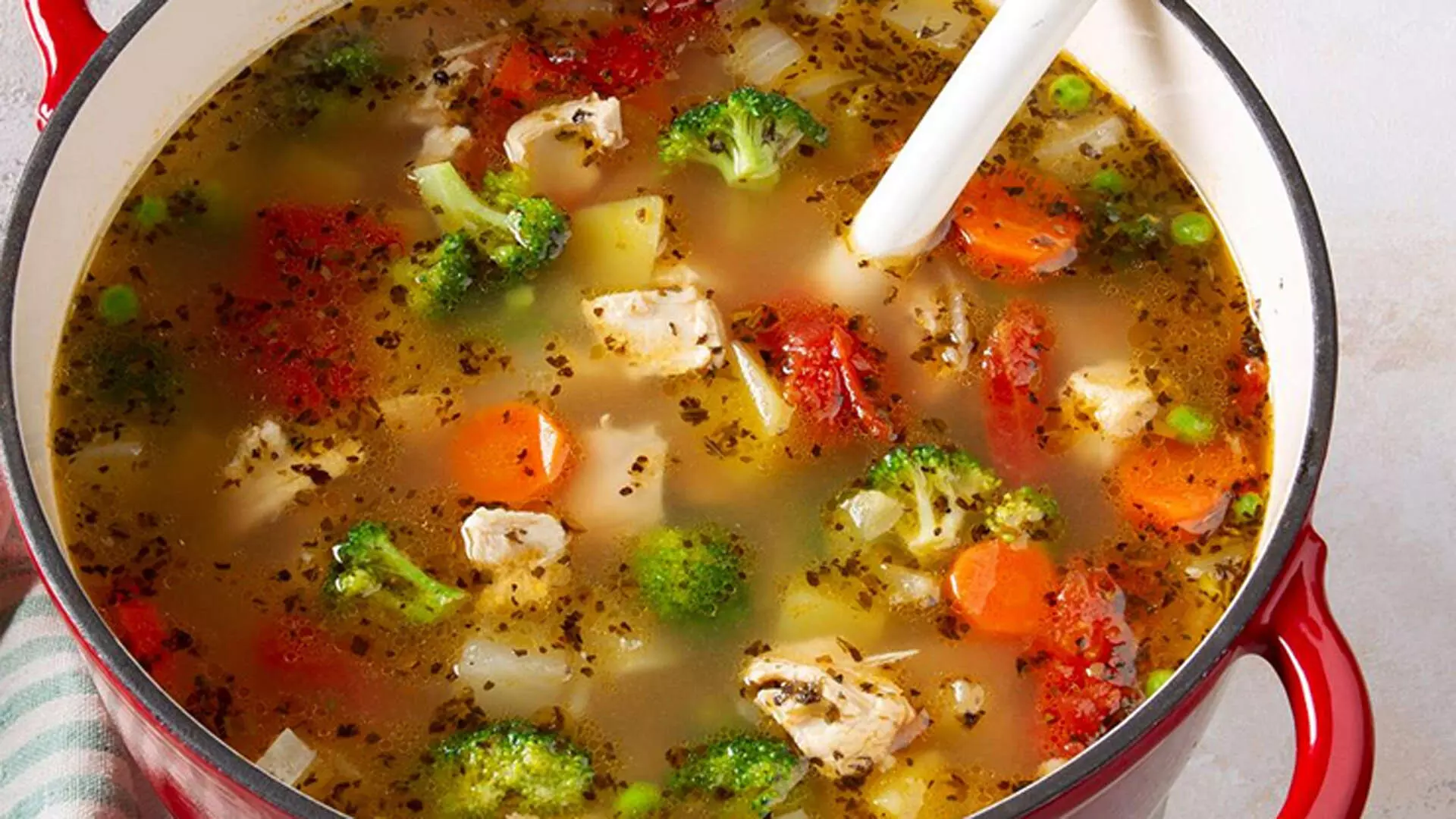 स्वास्थ्यप्रद और स्वादिष्ट चिकन वेजिटेबल सूप, जाने विधि