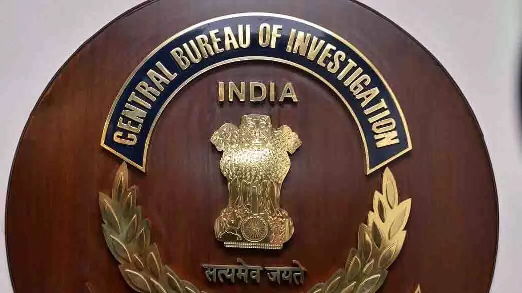 महुआ मोइत्रा के आवास पहुंची CBI, दस्तावेजों की तलाश जारी