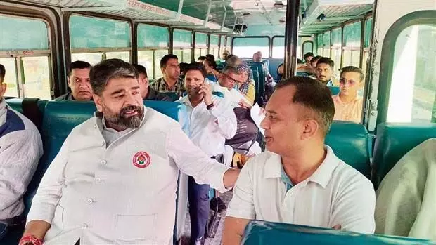 परिवहन मंत्री गोयल ने अंबाला शहर से चंडीगढ़ तक रोडवेज बस में यात्रा की