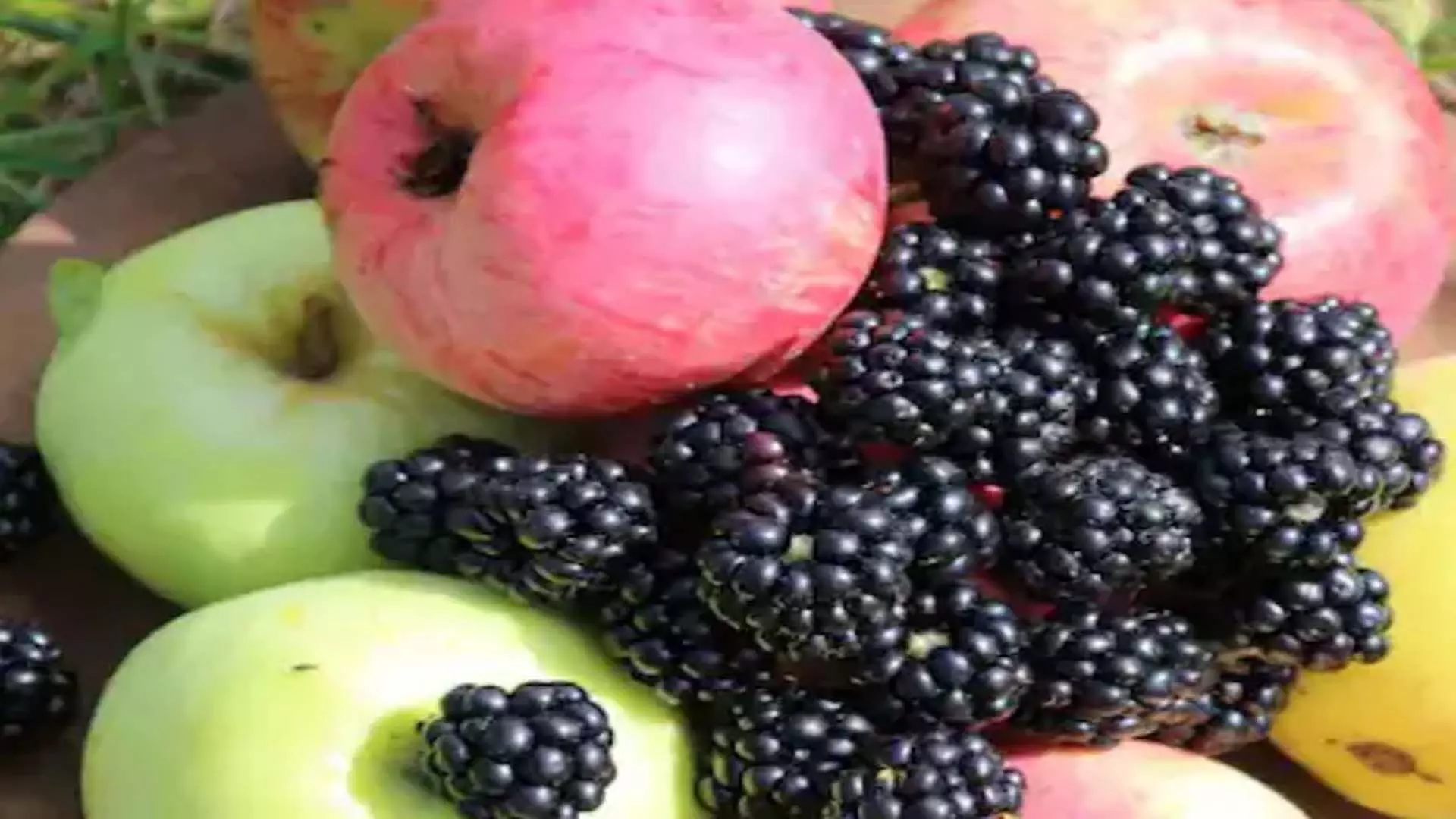 5 फल जो सूजन का कारण बन सकते