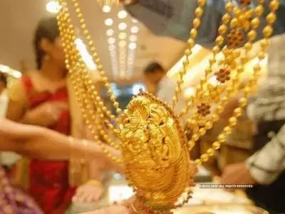 भारत में आज 24-22 कैरेट सोने की दरें समान रहीं