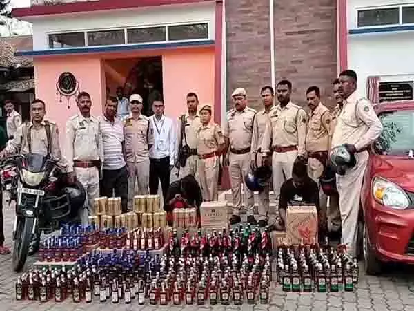 असम पुलिस के उड़न दस्ते ने बिश्वनाथ जिले में बड़ी मात्रा में अवैध शराब जब्त की