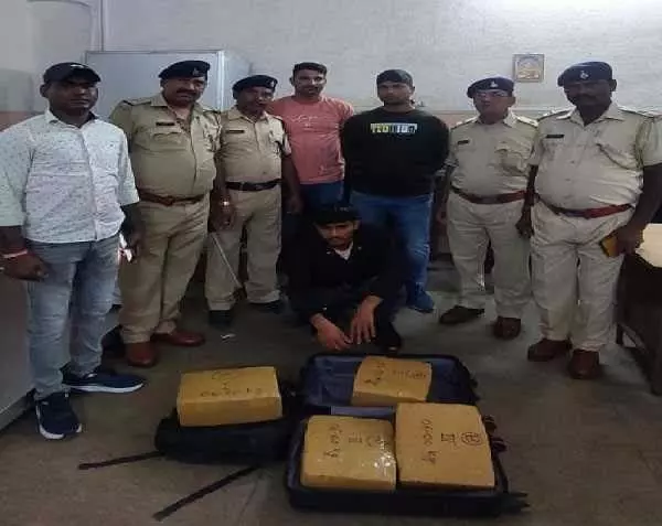 24 किलो गांजे के साथ यूपी का तस्कर हटिया रेलवे स्टेशन से गिरफ्तार, आरपीएफ ने पकड़ा