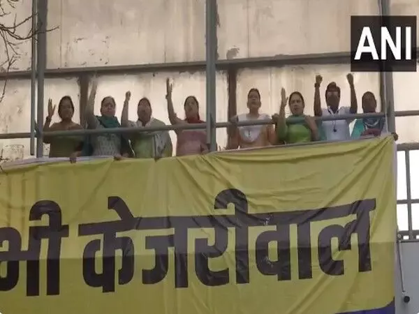 सीएम केजरीवाल की गिरफ्तारी के खिलाफ AAP कार्यकर्ताओं ने विरोध प्रदर्शन किया
