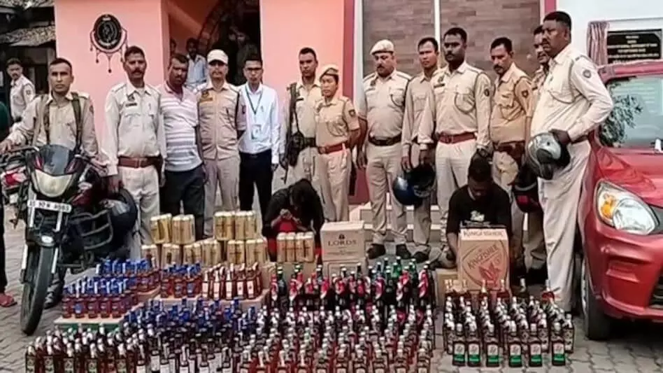 असम पुलिस ने बिश्वनाथ जिले में बड़ी मात्रा में अवैध शराब जब्त की
