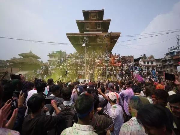 काठमांडू होली उत्सव के रंगों में सराबोर