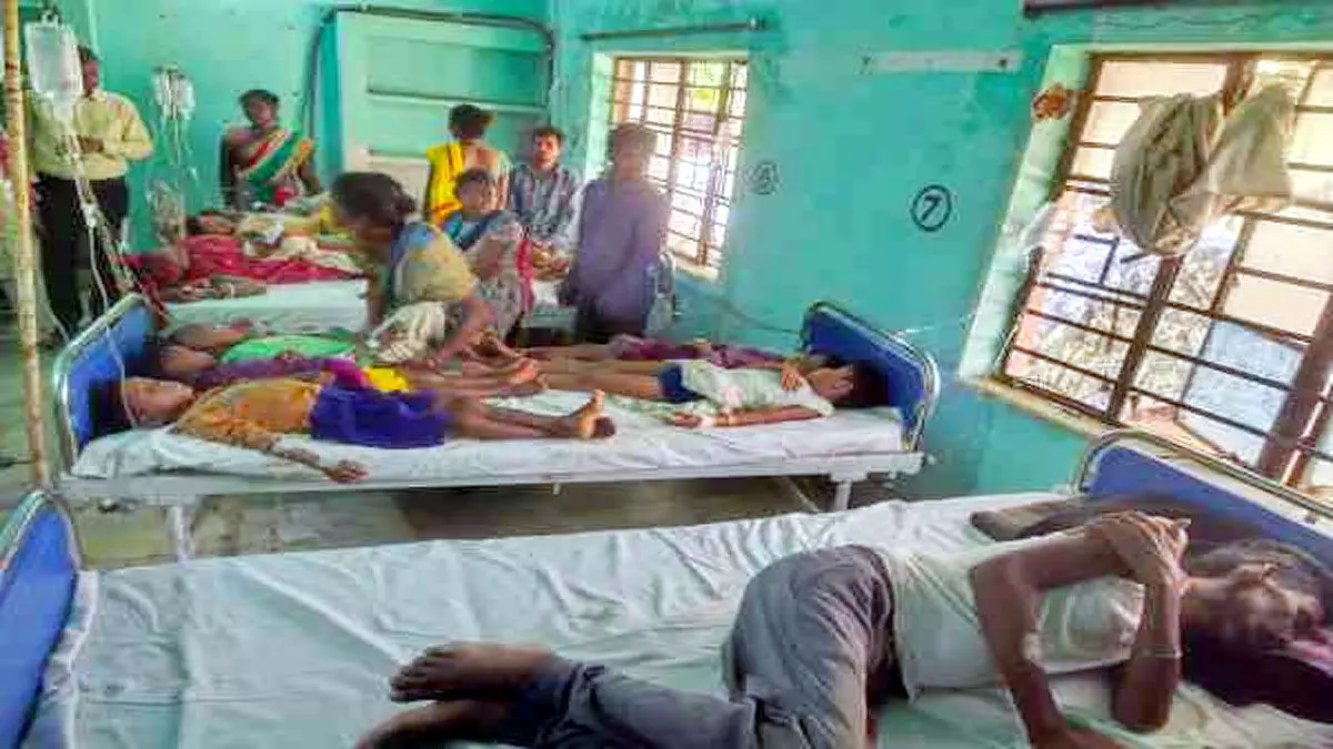 श्राद्ध कर्म में भोजन खाकर 15 बच्चों समेत ग्रामीण 25 बीमार