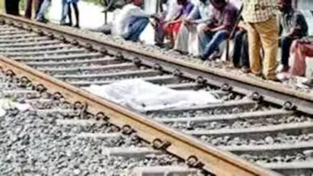 मैनपुरी में रेलवे के टावर वैगन की चपेट में आकर छात्र की मौत