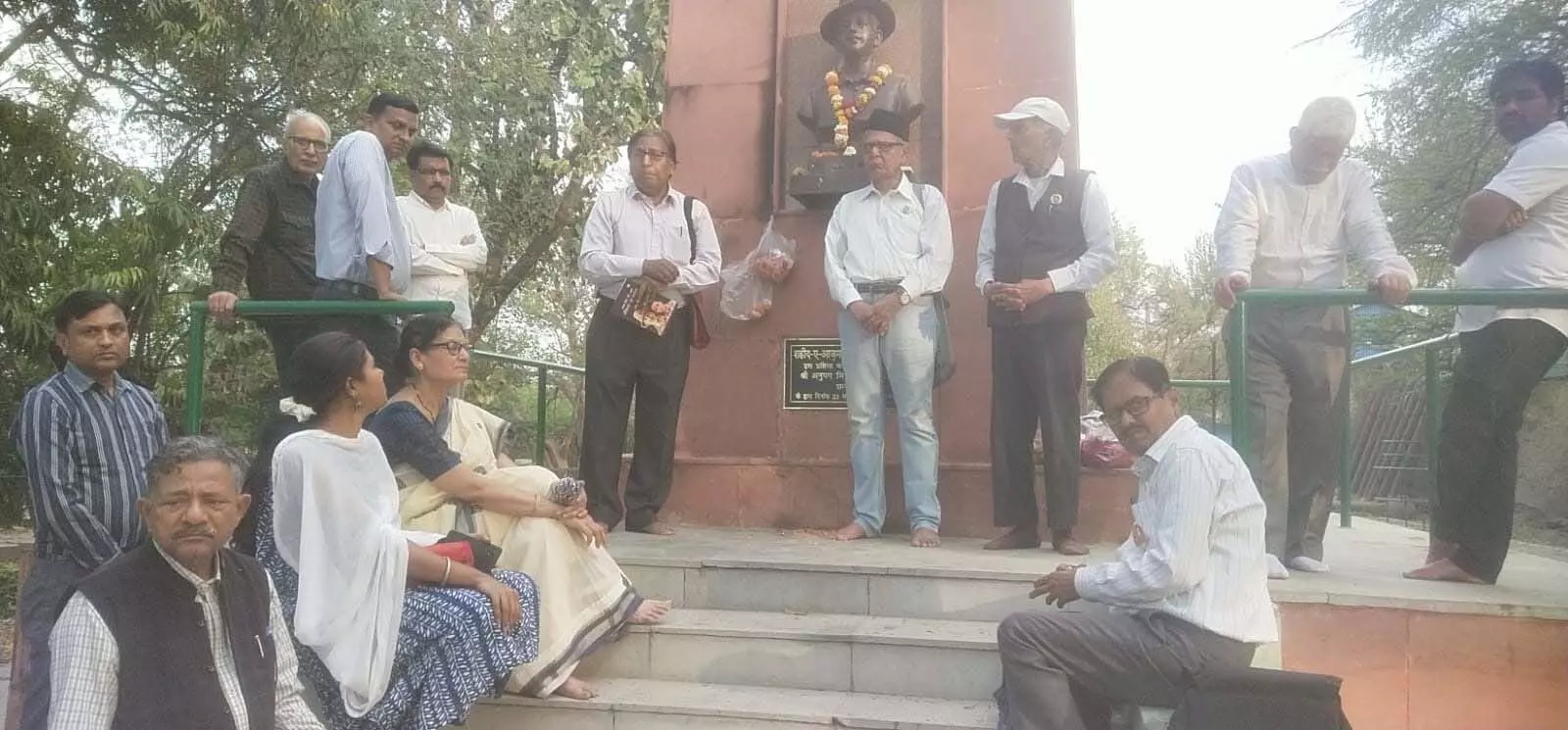 मुशायरा- शहीद दिवस पर शहीद स्मारक पर स्मृति सभा और आन लाइन कवि गोष्ठी