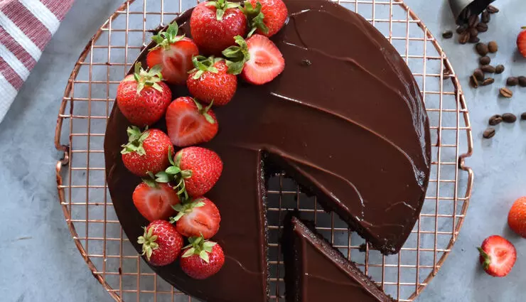 रेसिपी- केक के लिए चॉकलेट गनाचे बनाना आसान