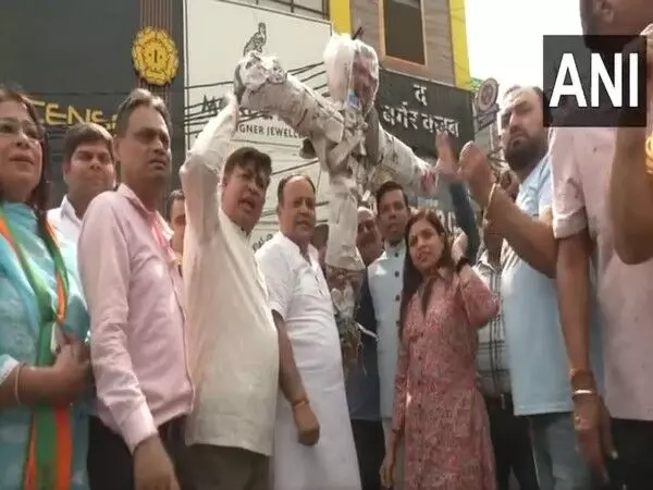 बीजेपी ने चांदनी चौक में AAP प्रमुख अरविंद केजरीवाल के खिलाफ विरोध प्रदर्शन किया
