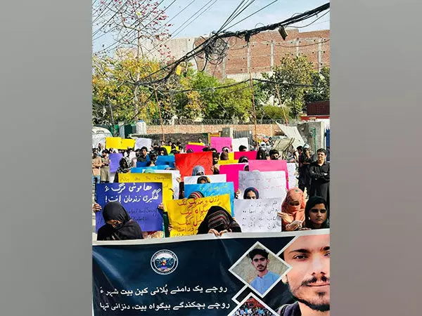 बलूच छात्र परिषद ने मेडिकल छात्र को कथित तौर पर जबरन गायब करने के खिलाफ रैली निकाली