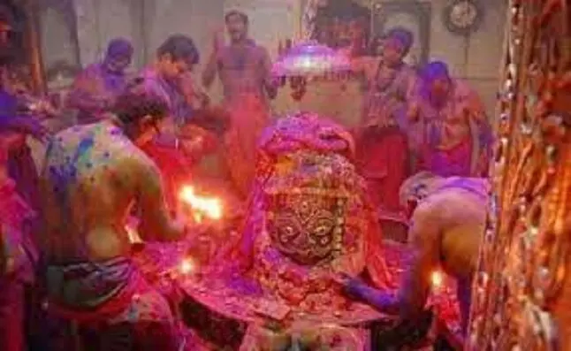 महाकाल मंदिर में भस्म आरती के दौरान गर्भगृह में लगी आग, 14 लोग झुलसे