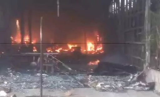 फर्नीचर गोदाम में आगजनी की घटना अज्ञात